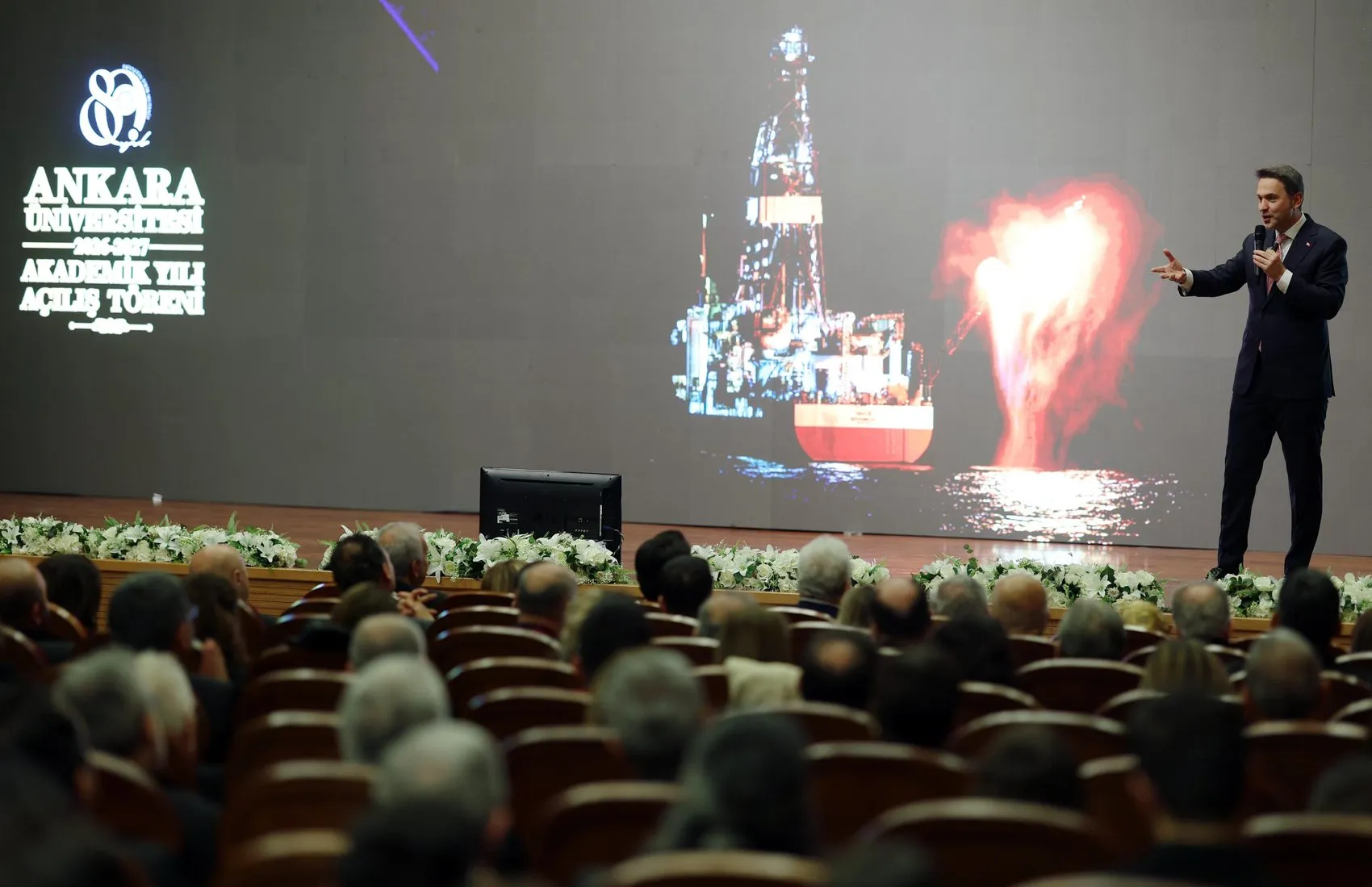 Gabar'dan Somali'ye uzanan enerji hamlesi: Bakan Bayraktar'dan gençlere bağımsızlık mesajı