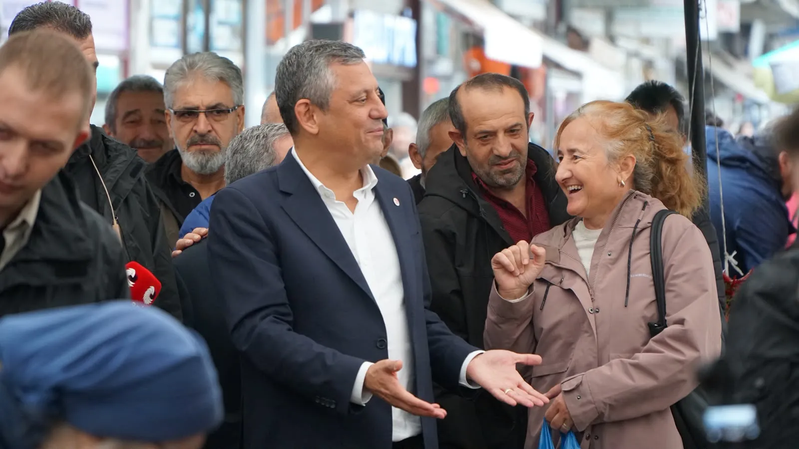 Özgür Özel'den Artvin'de sert çıkış: İktidarın fon oyunlarıyla kendi seçmenini bile soyduğu bir düzen var