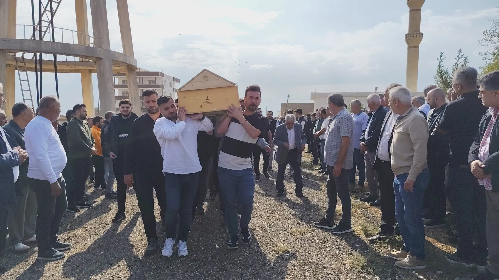 Taziye dönüşü gelen acı haber: Aynı aileden 4'ü çocuk 6 kişi son yolculuğuna uğurlandı
