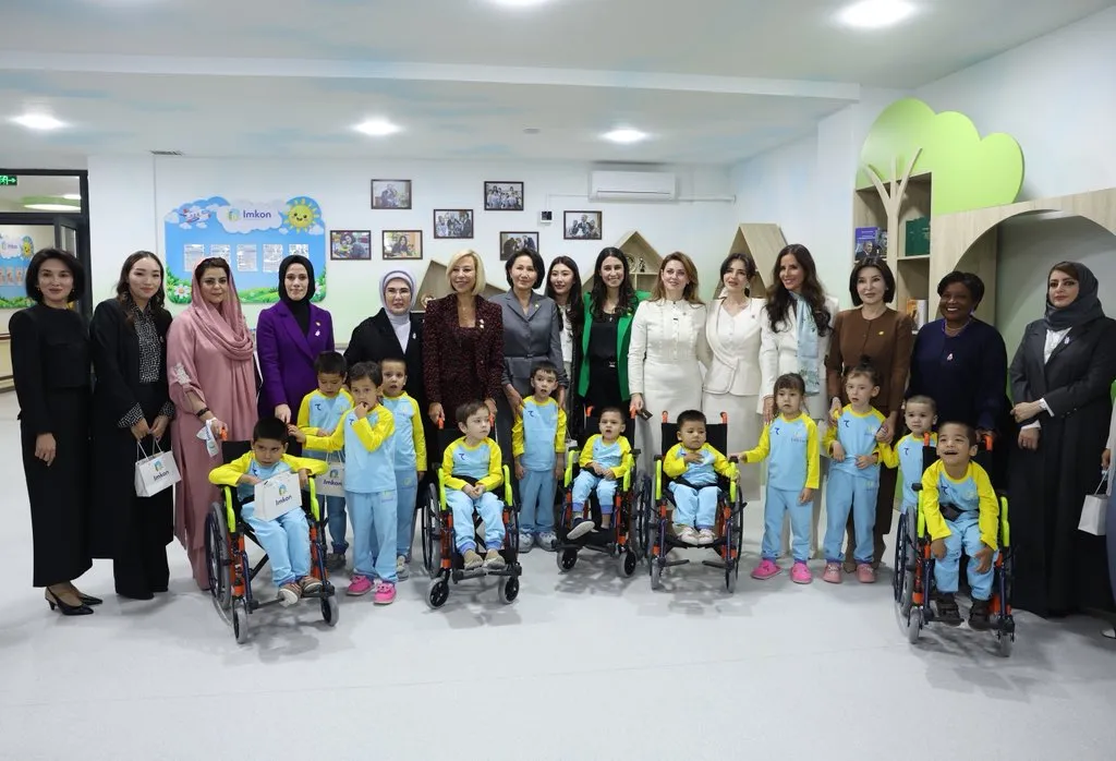 Semerkant'ta anlamlı buluşma: Emine Erdoğan özel çocuklar için kurdele kesti