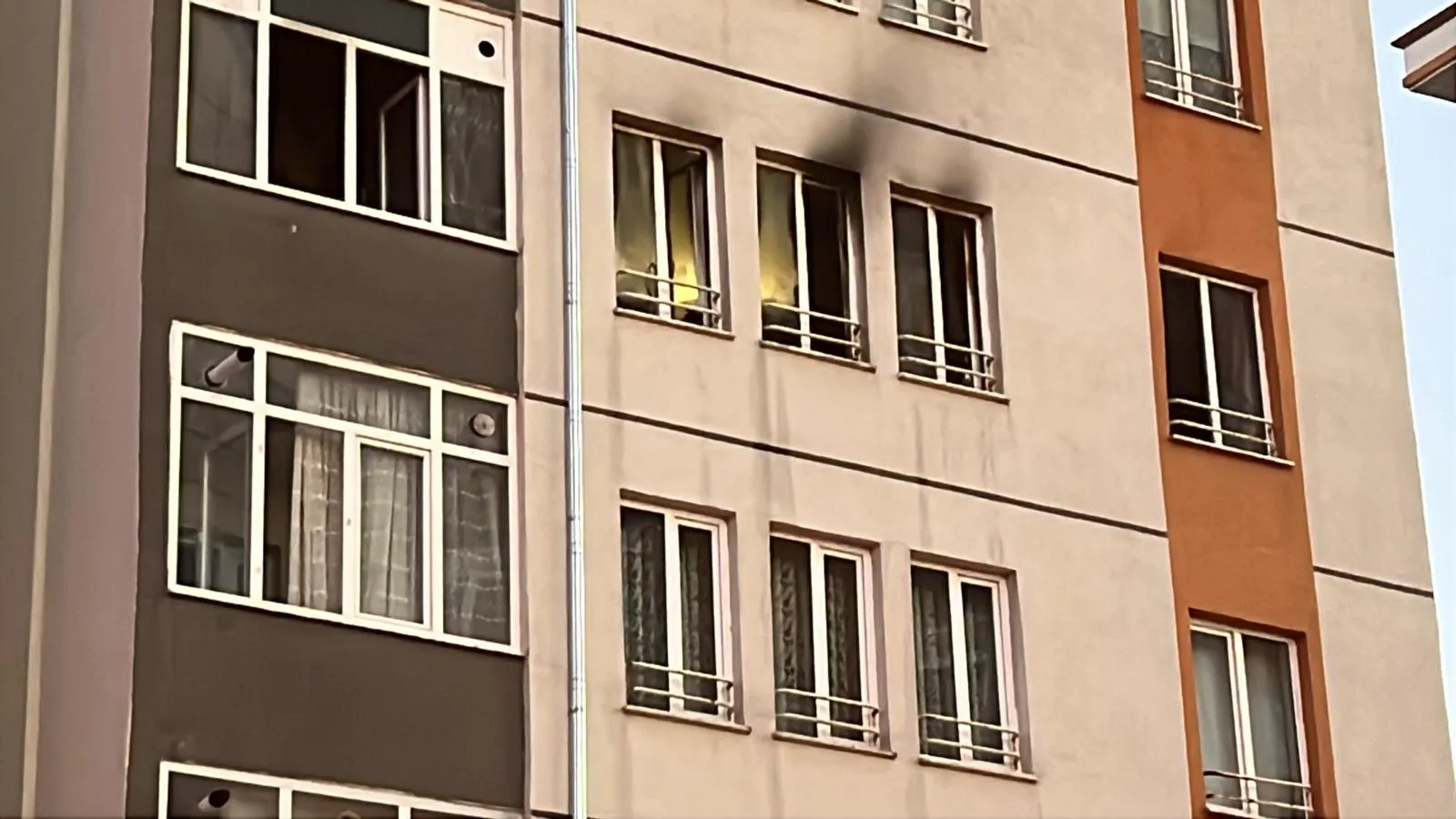 Nevşehir'de TOKİ konutlarında korku dolu anlar: Alevler 4'üncü katı sardı