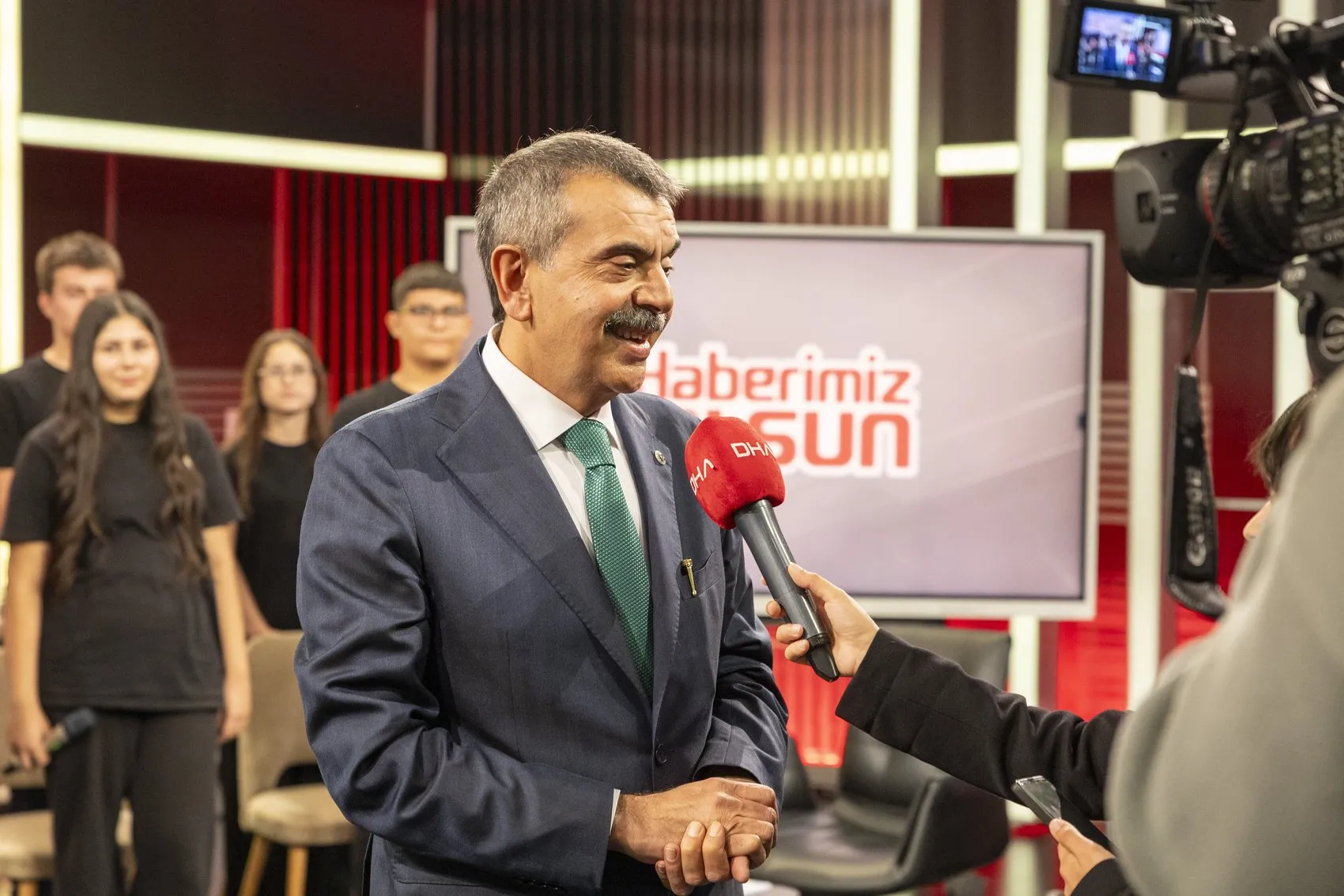 Bakan Tekin'den genç iletişimcilere tam destek: Medyanın geleceği bu sıralarda şekilleniyor