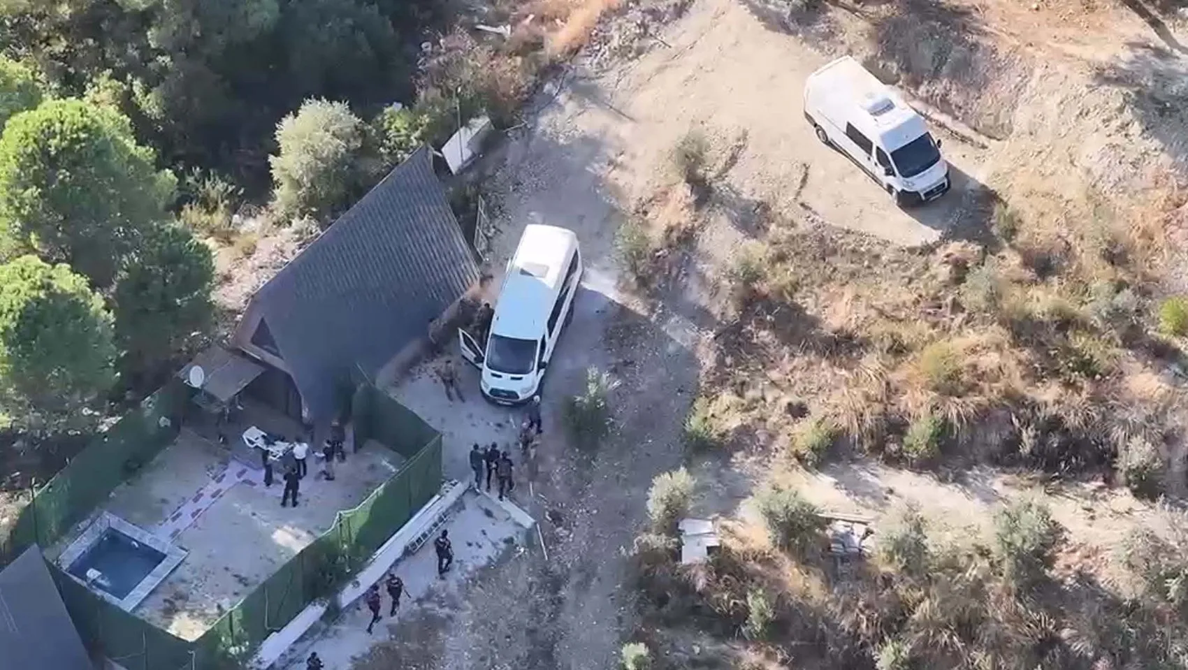 Dokuz yıllık kaçış bungalov evde bitti: On altı ayrı suçtan aranıyordu