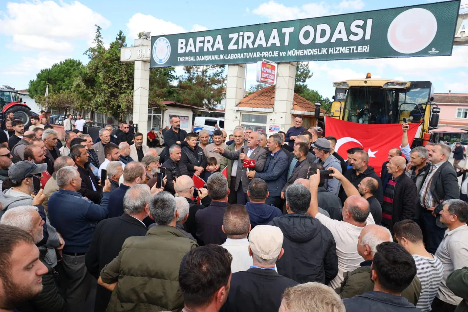 Bafra Ovası'nda dev konvoy: Çeltik üreticisi fiyat belirsizliğine karşı kontak açtı