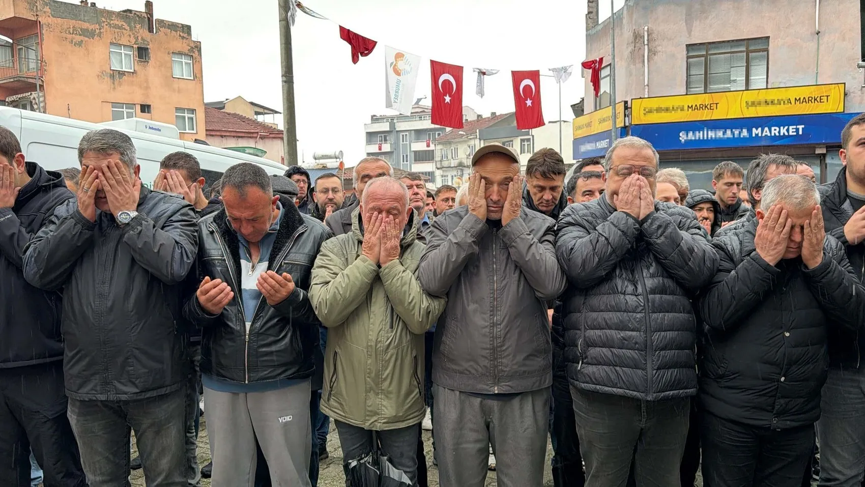 Genç yaşta gelen acı veda: Efehan Uzkuç son yolculuğuna uğurlandı