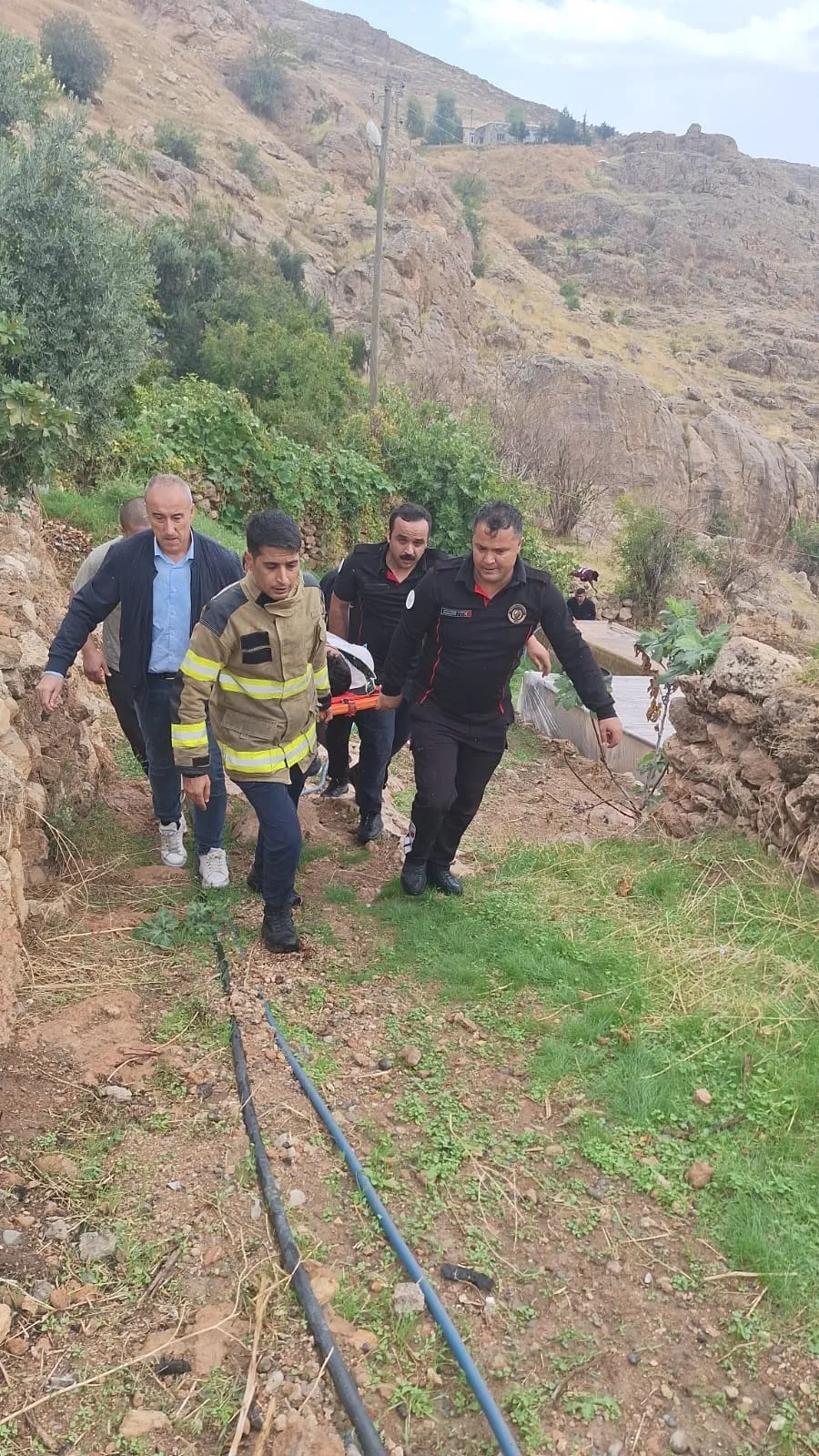 Kızıltepe'de korkunç kaza: Otomobil 30 metrelik uçuruma çakıldı