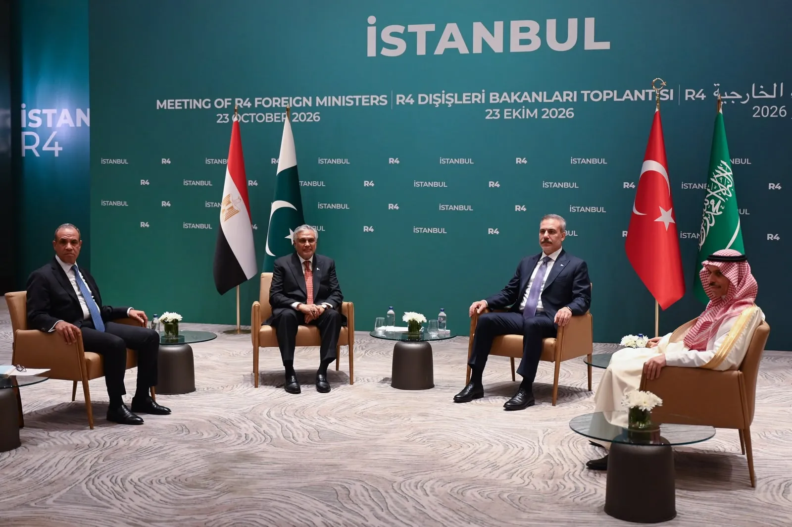İstanbul'da kritik diplomasi trafiği: Dört ülkenin dışişleri bakanı bir araya geldi