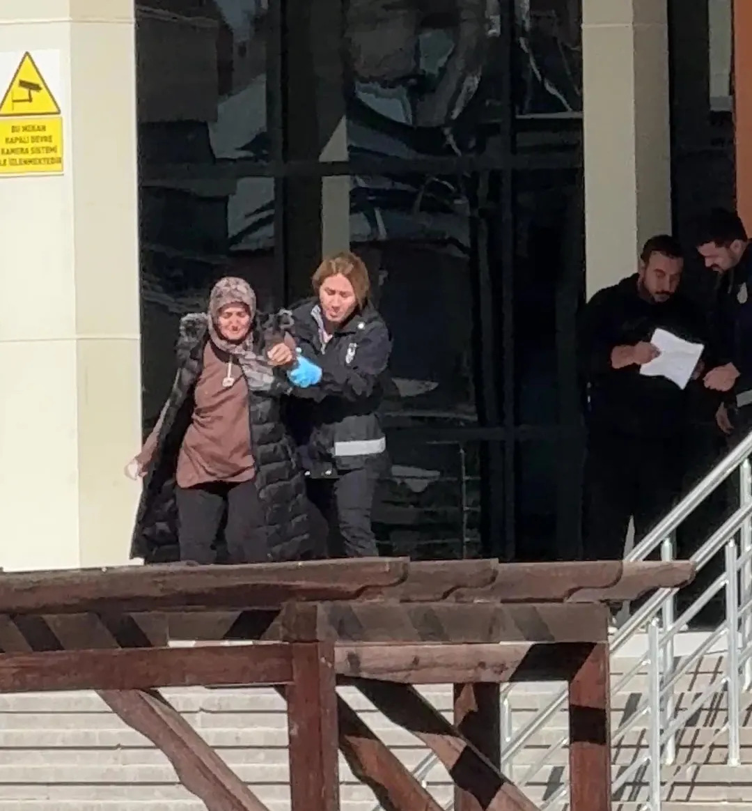 Sınav kapısında dramatik anlar: Bir dakikalık gecikme hayalleri yıktı