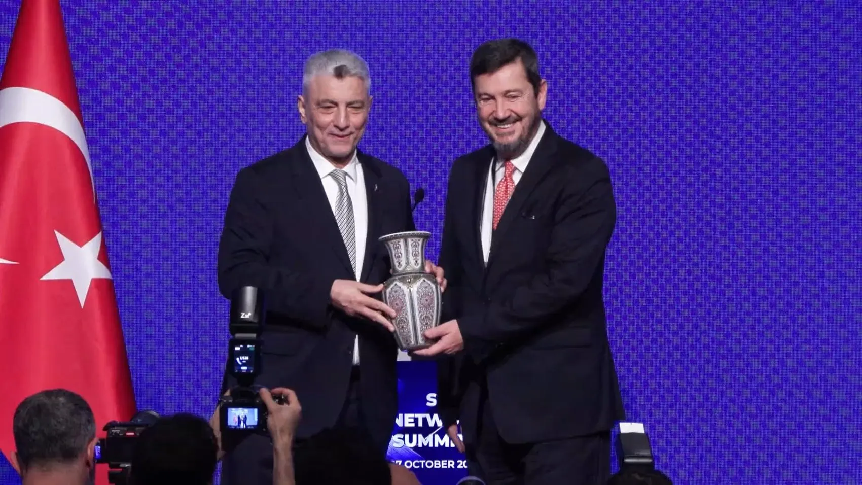 Türk çeliği küresel arenada zirveye oynuyor: Avrupa'nın lideri, dünyanın devleri arasında