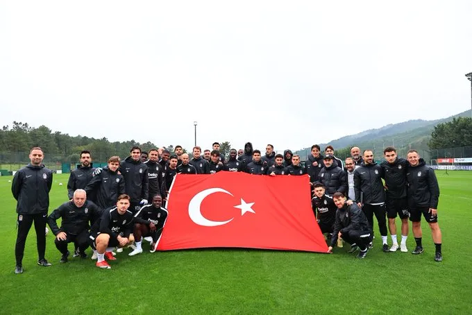 Siyah-beyazlılarda Kasımpaşa mesaisi başladı: Cumhuriyet coşkusu sahaya yansıdı