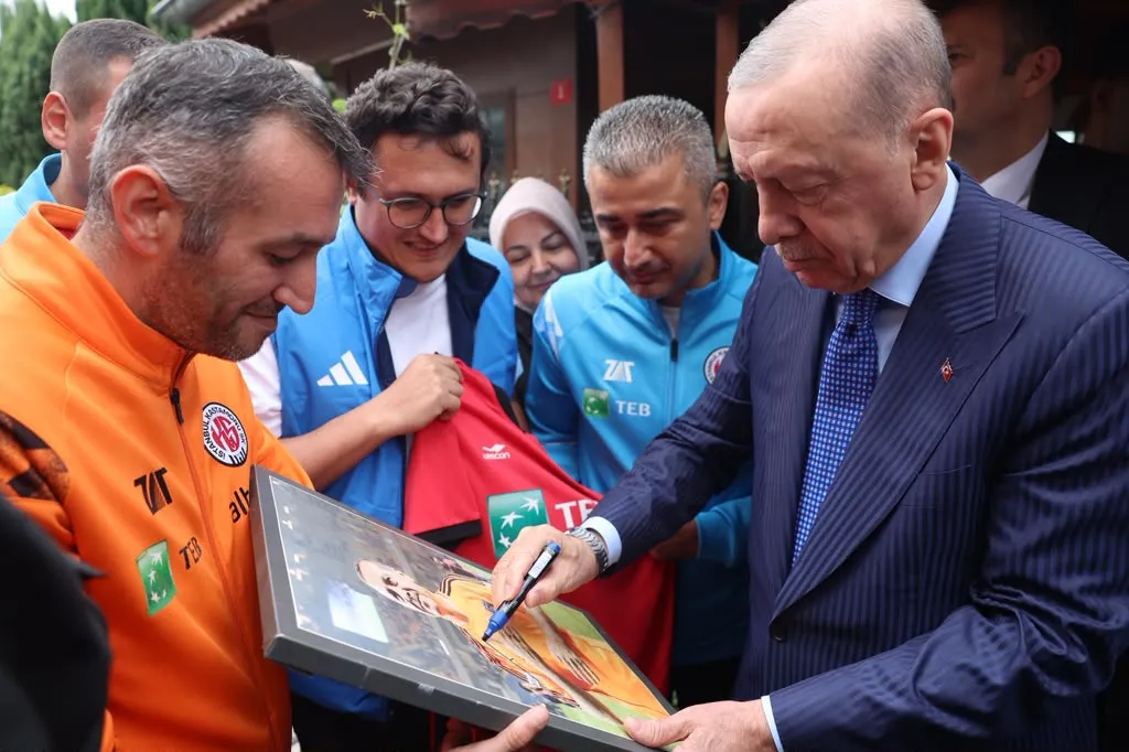 Fatih'te sürpriz durak: Cumhurbaşkanı Erdoğan'dan amatör spor kulübüne özel ziyaret