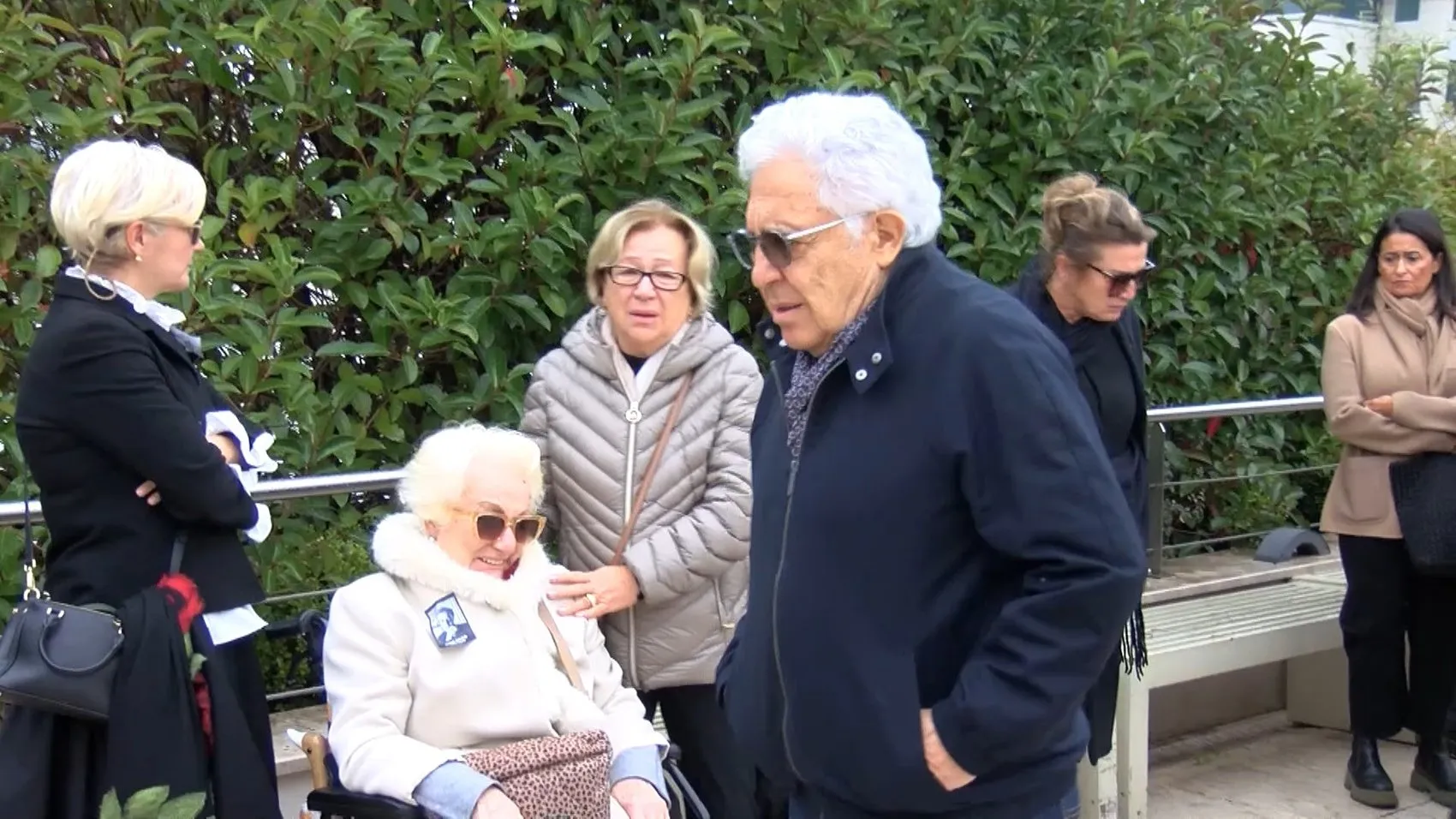 Edebiyat dünyasını sarsan çifte acı: Cem Akaş son yolculuğuna uğurlandı