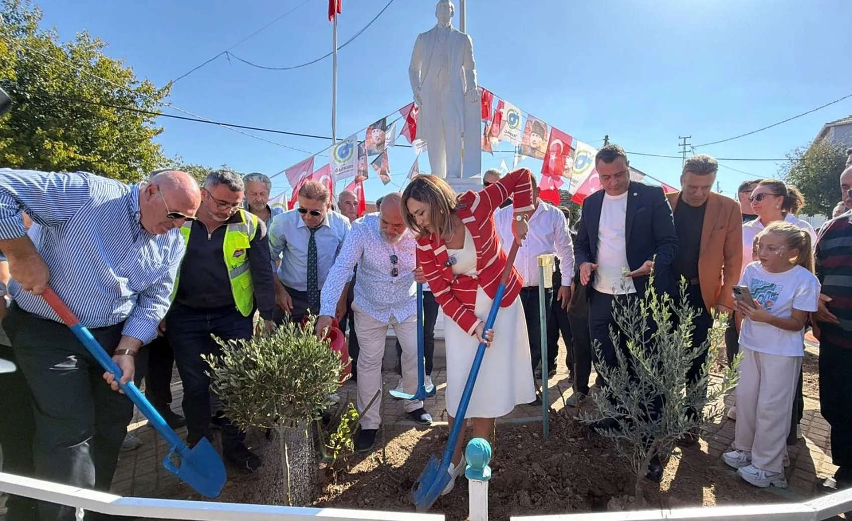 Geçmişin izinde ortak sofra: Mübadil torunları Tekirdağ'da hasat bereketini paylaştı