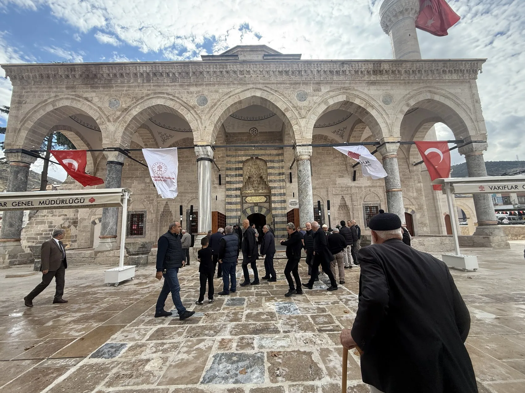 Tokat'ın 541 yıllık emaneti yeniden ayağa kaldırıldı: Minare söküldü, külliye eski günlerine döndü