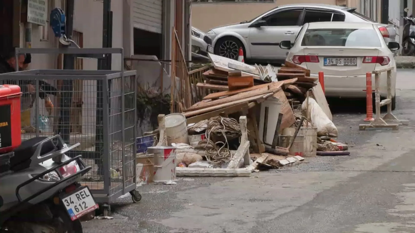 İstanbul'da sel felaketinin izleri silinmeye çalışılıyor: Bir kişi hala aranıyor