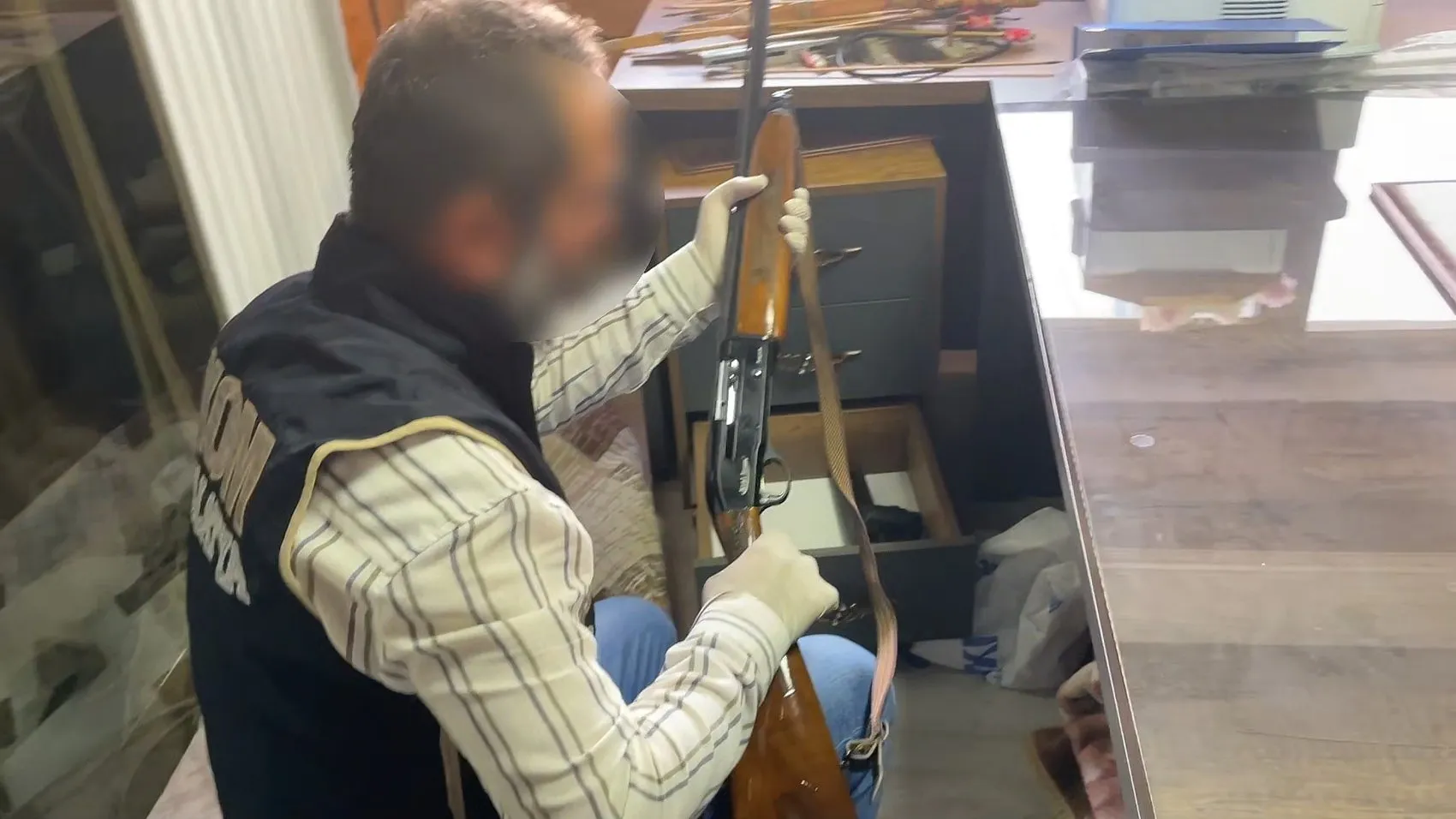 Malatya'da tefecilik ağına dev darbe: Milyonluk senetler ve silahlar ele geçirildi