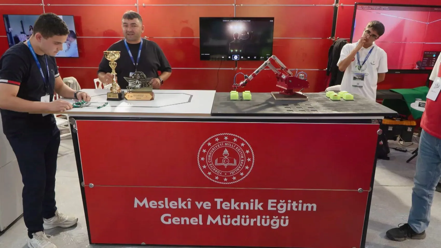 Geleceğin Medya Profesyonelleri Şanlıurfa'da: TEKNOFEST'in Nabzını Gençler Tutuyor