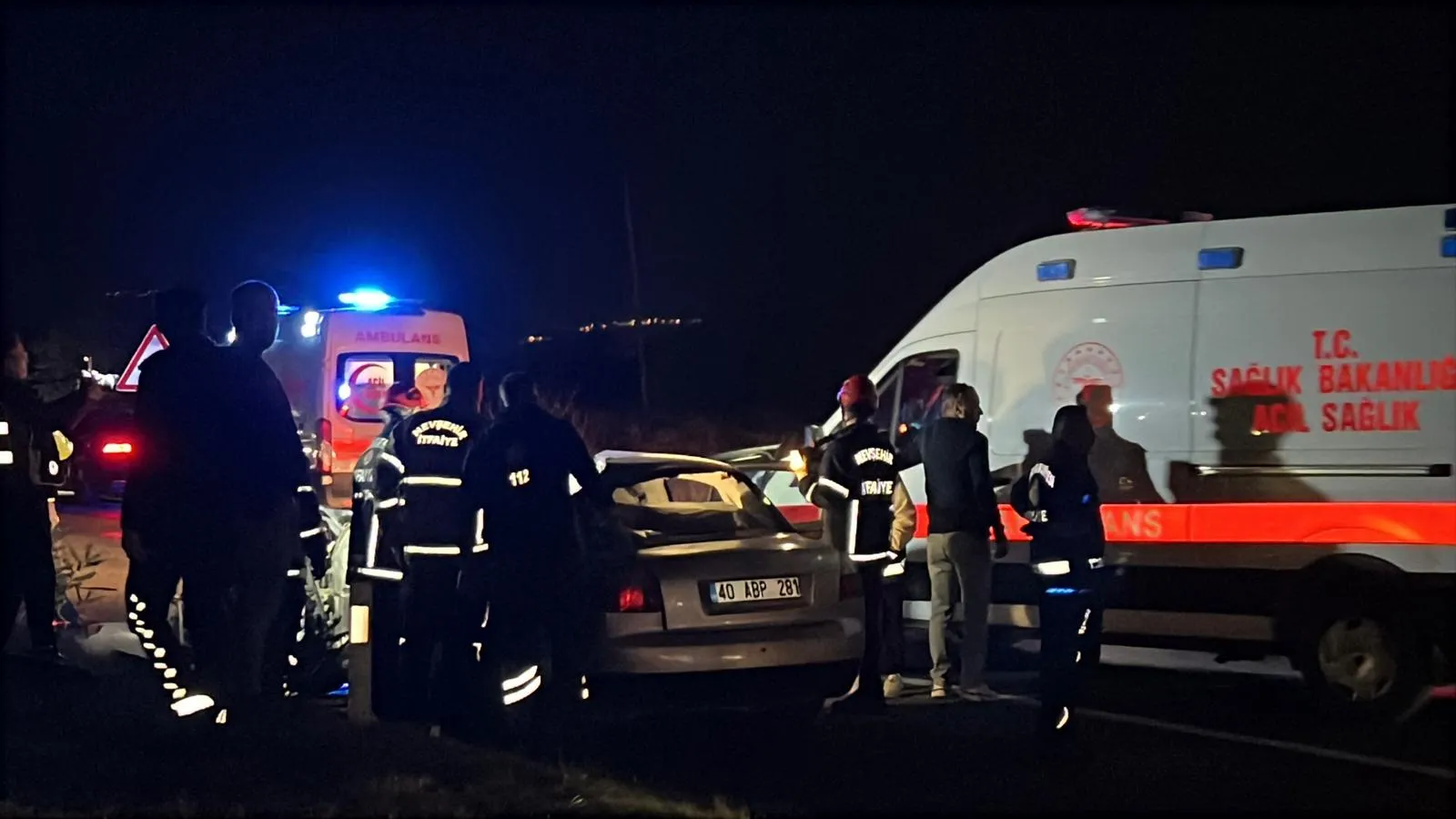 Nevşehir'de akşam saatlerinde acı bilanço: Patates yüklü TIR'a çarpan otomobildeki çift hayatını kaybetti