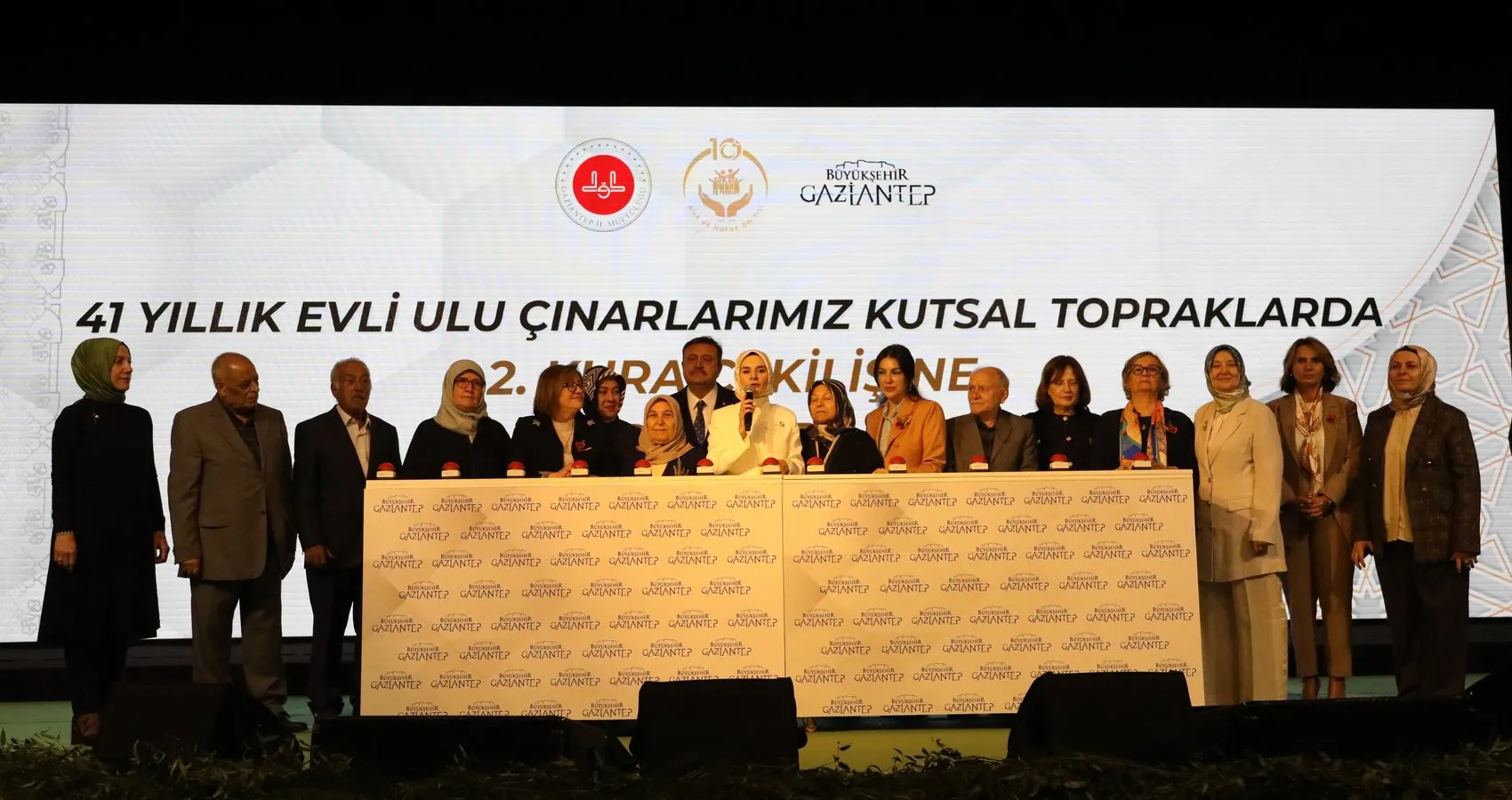 Gaziantep'te 41 yıllık sevgiye kutsal ödül: Bin çift umre yolcusu
