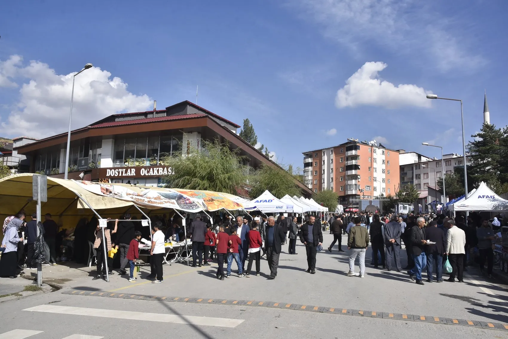 Hizan'ın altın sarısı hazinesi ilk kez festivalle taçlandı: Karakovan balı dünyaya açılıyor