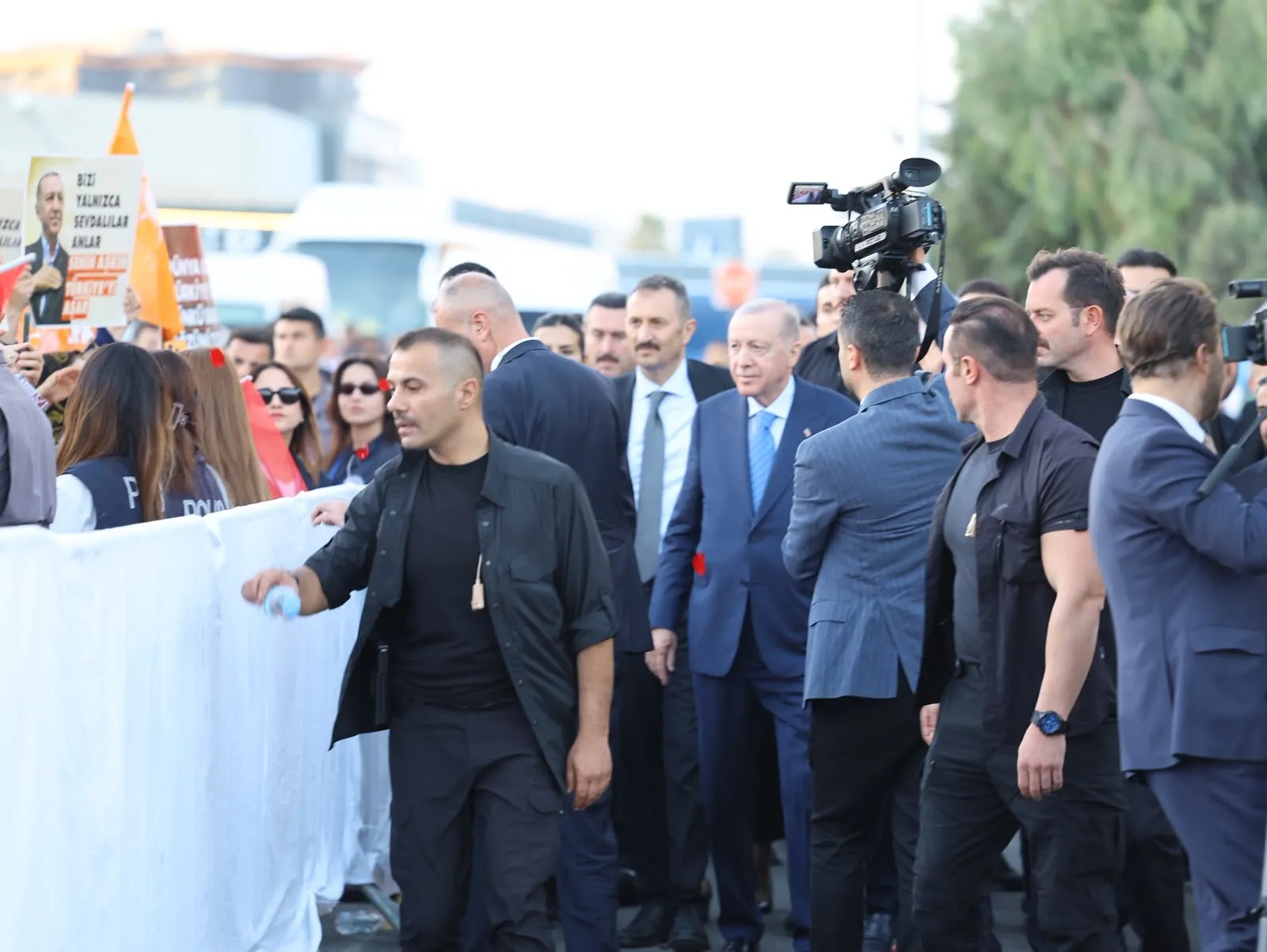 Şanlıurfa'da Siyasetin Yeni Üssü Kapılarını Açtı: Erdoğan'dan Teşkilata Mesaj