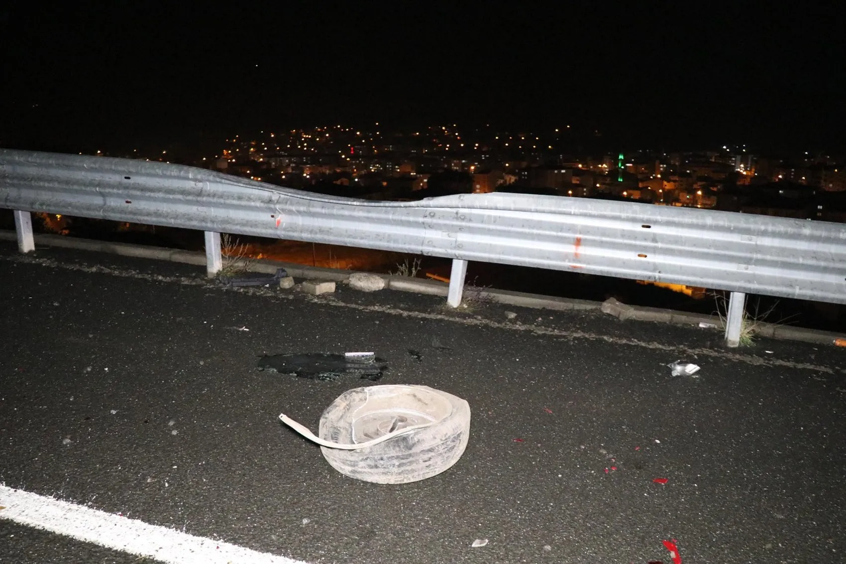 Oltu'da dehşet anları: Kontrolden çıkan araç uçuruma uçtu