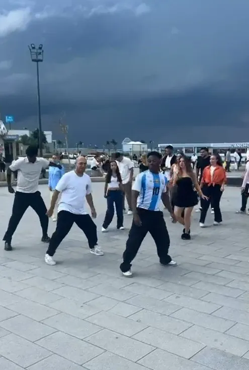 Bursa'nın mahalle geleneği sınırları aştı: Salla Dansı artık Kıbrıs sokaklarında