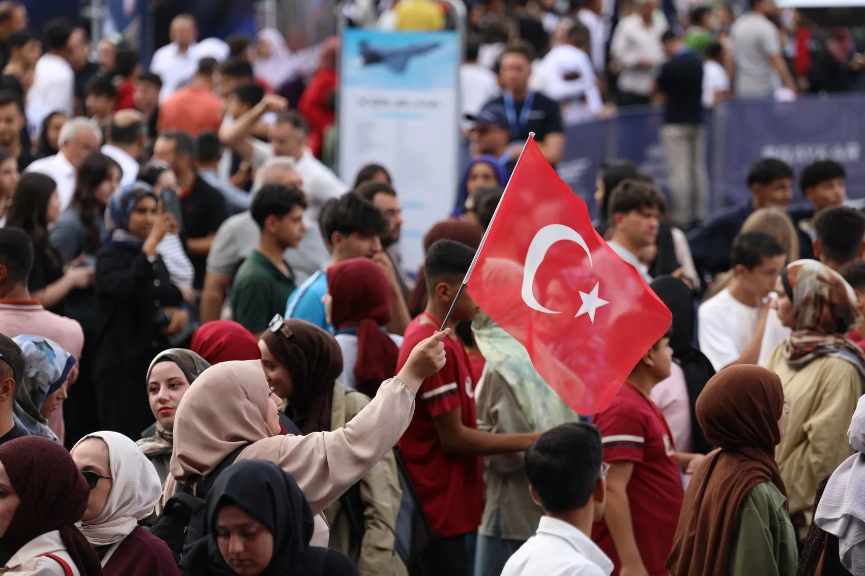 Şanlıurfa semalarında nefes kesen anlar: Gökyüzü milli gururla doldu
