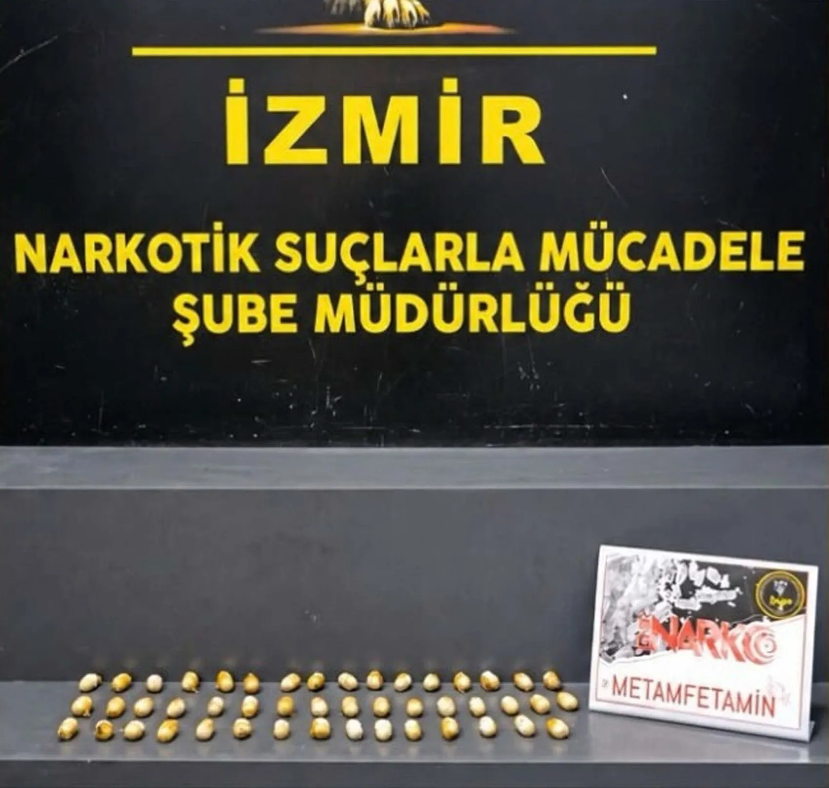 Havalimanında şüpheli tavırlar ele verdi: Midesinden çıkanlar şoke etti