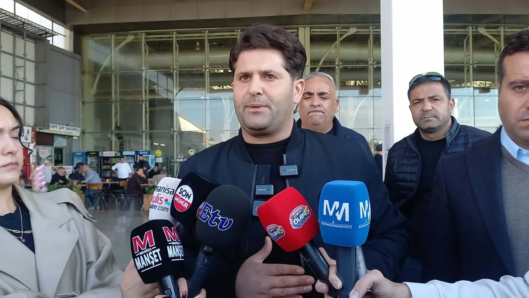 Manisa Otogarı'nda tahliye krizi: Giriş kapısı otobüslerle kapatıldı