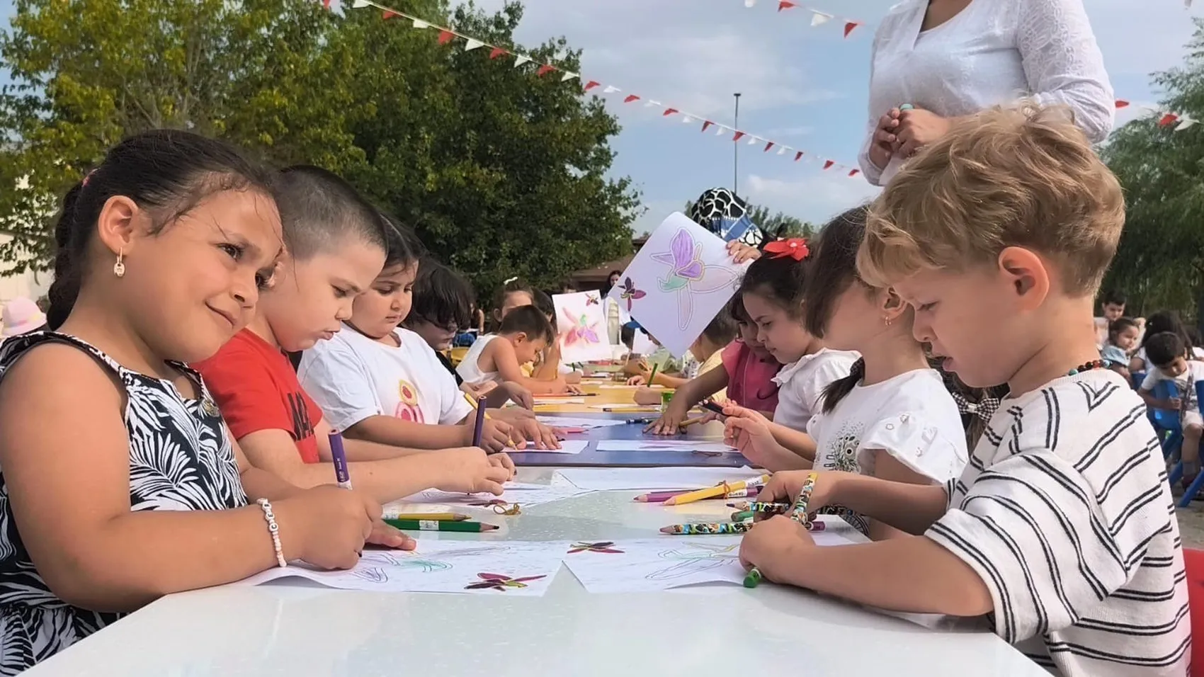 Minik ellerden Karabağ'ın simgesine dokunuş: Iğdır'da anlamlı buluşma