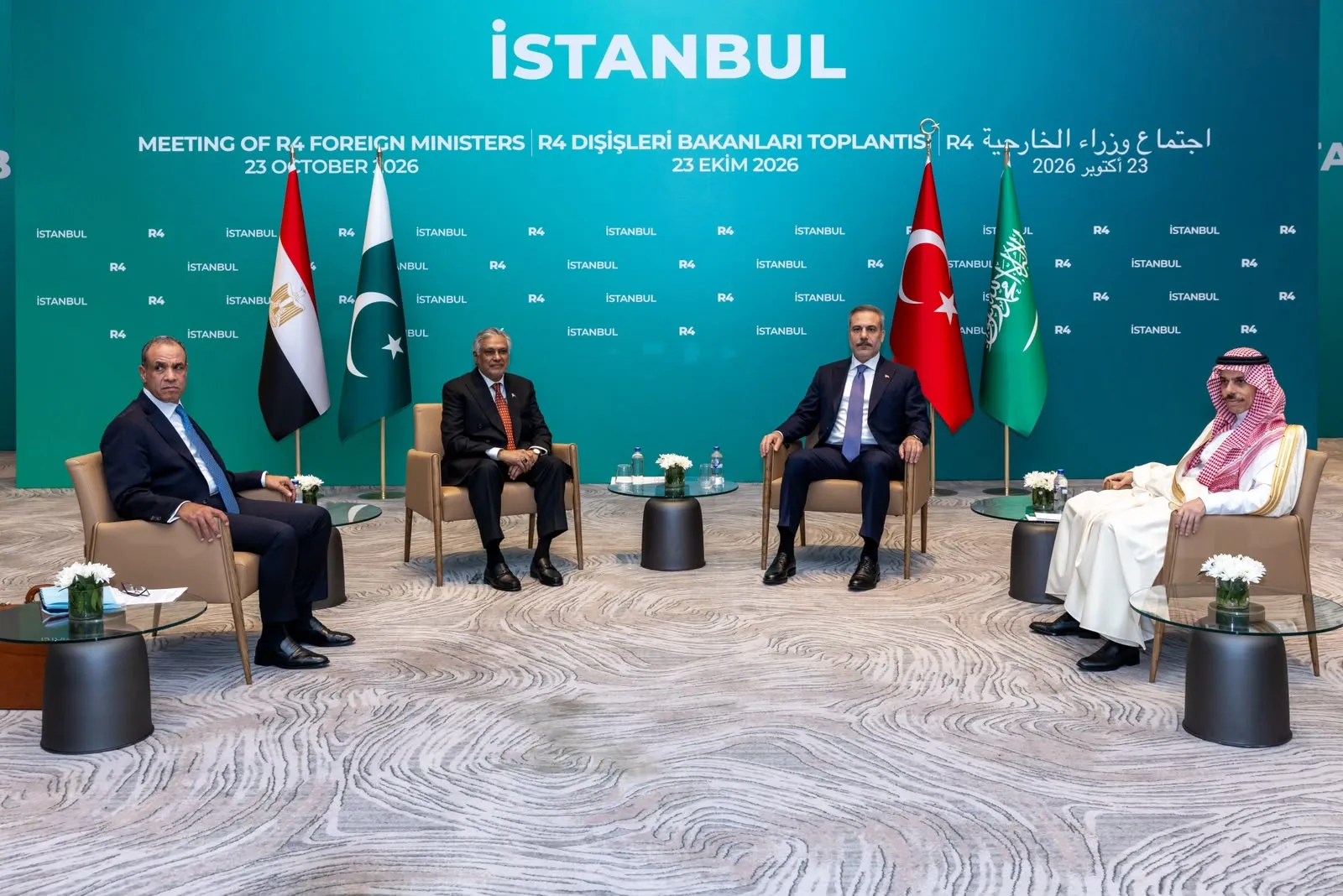 İstanbul'da kritik diplomasi trafiği: Dört ülkenin dışişleri bakanı bir araya geldi