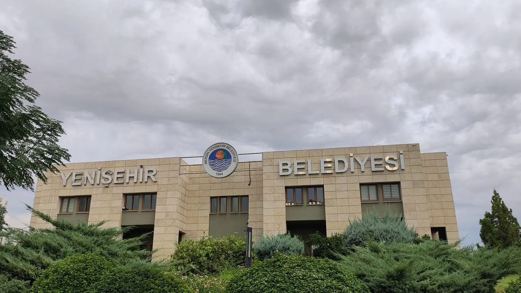 Mersin'de belediyelere dev operasyon: Milyarlık vurgun iddiası ve silahlı saldırı suçlaması