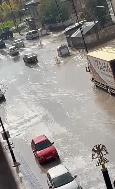 Sivas'ta gökyüzü bir anda karardı: 20 dakikalık kabus şehri felç etti