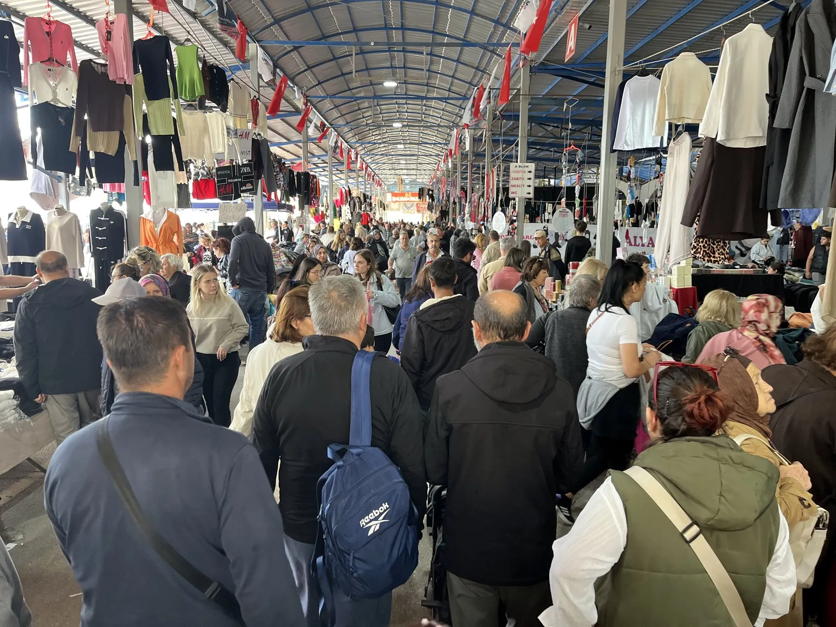 Edirne'de gurbetçi trafiği bitti, Bulgar turistlerin alışveriş mesaisi başladı
