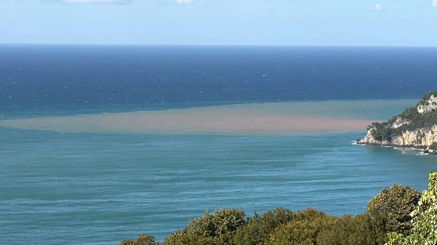 Bartın'da doğa olayı: Karadeniz'in suları çamura bulandı
