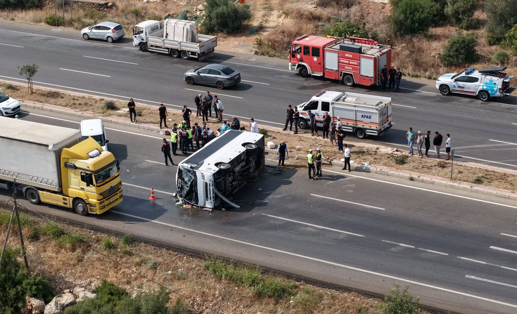 Antalya'daki kaza yerinde şoföre şok tepki: Görüntüleri izletip hızını yüzüne vurdu