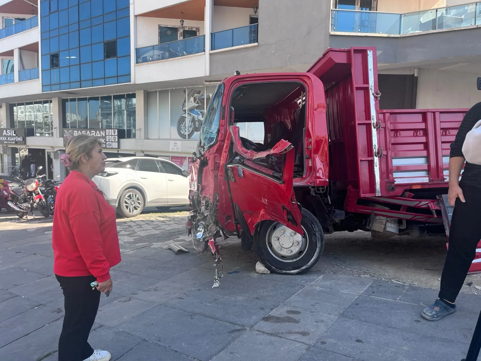 Mamak'ta korku dolu anlar: Damperi açık kamyonet dehşet saçtı