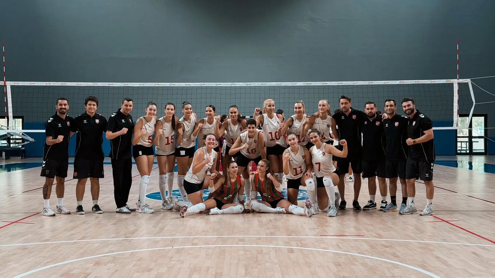 Karşıyaka'nın voleybol mesaisi Ege derbisiyle başlıyor
