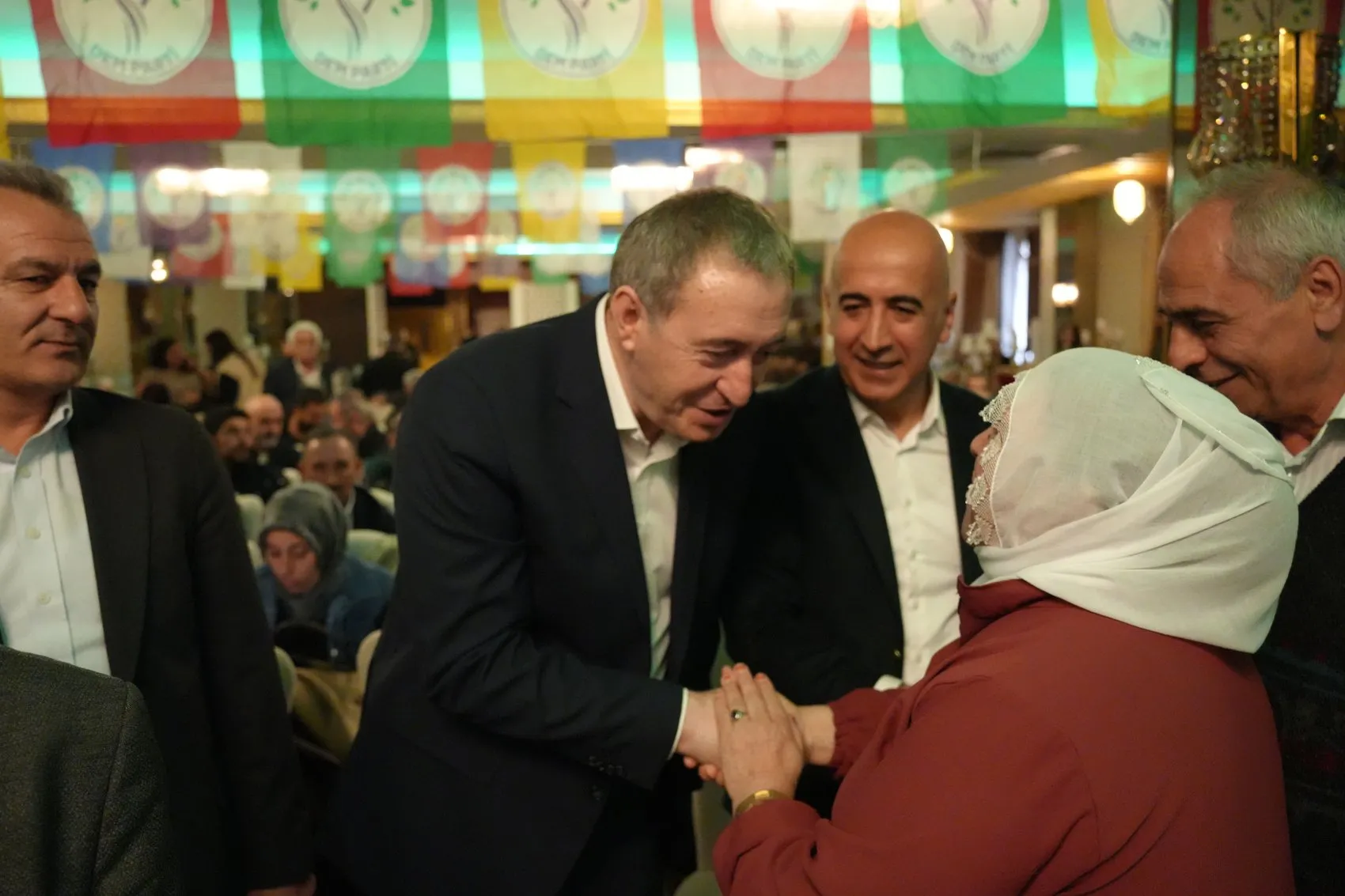 Bakırhan'dan iktidara cezaevi çıkışı: Kapasitenin 1,5 katı insanla vardiyalı yatılıyor