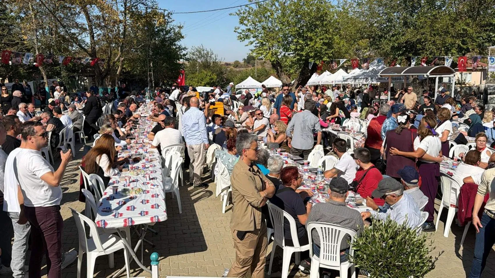 Geçmişin izinde ortak sofra: Mübadil torunları Tekirdağ'da hasat bereketini paylaştı