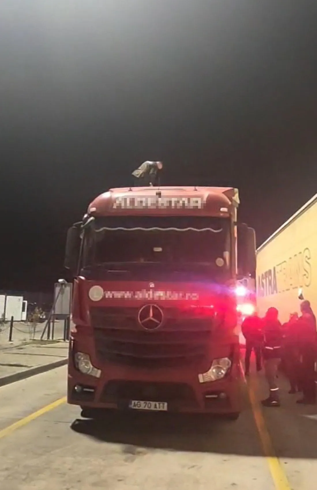 Gece yarısı operasyonu: Romanya plakalı TIR'da gizli yolcular bulundu