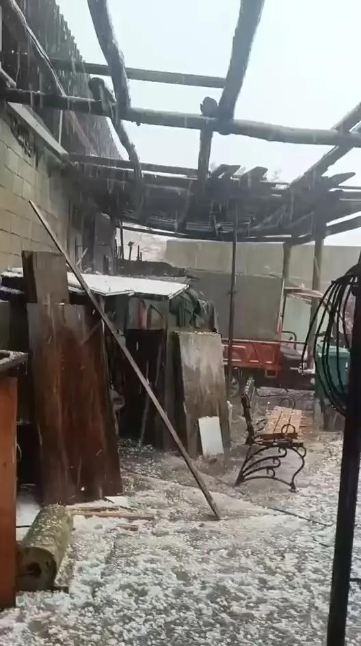 Siirt'te gökyüzü öfkesini kustu: Yıldırım düşen binada büyük hasar