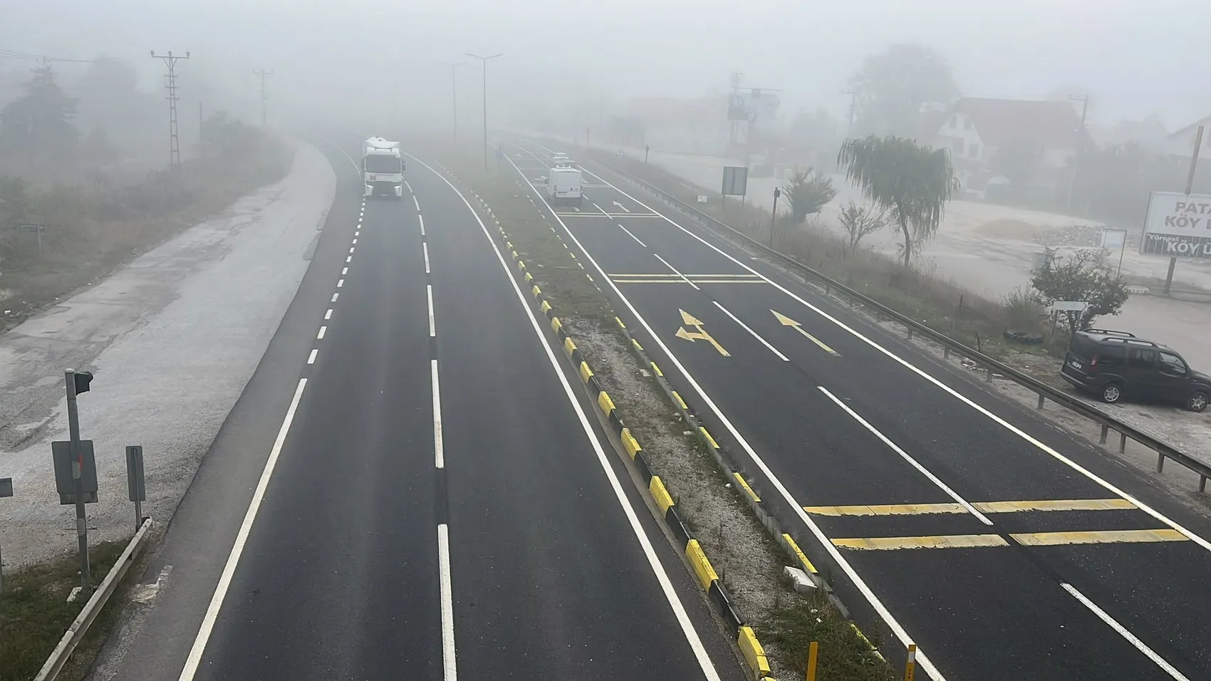 Bolu Dağı'nda sabah saatlerinde görüş mesafesi 30 metreye kadar geriledi