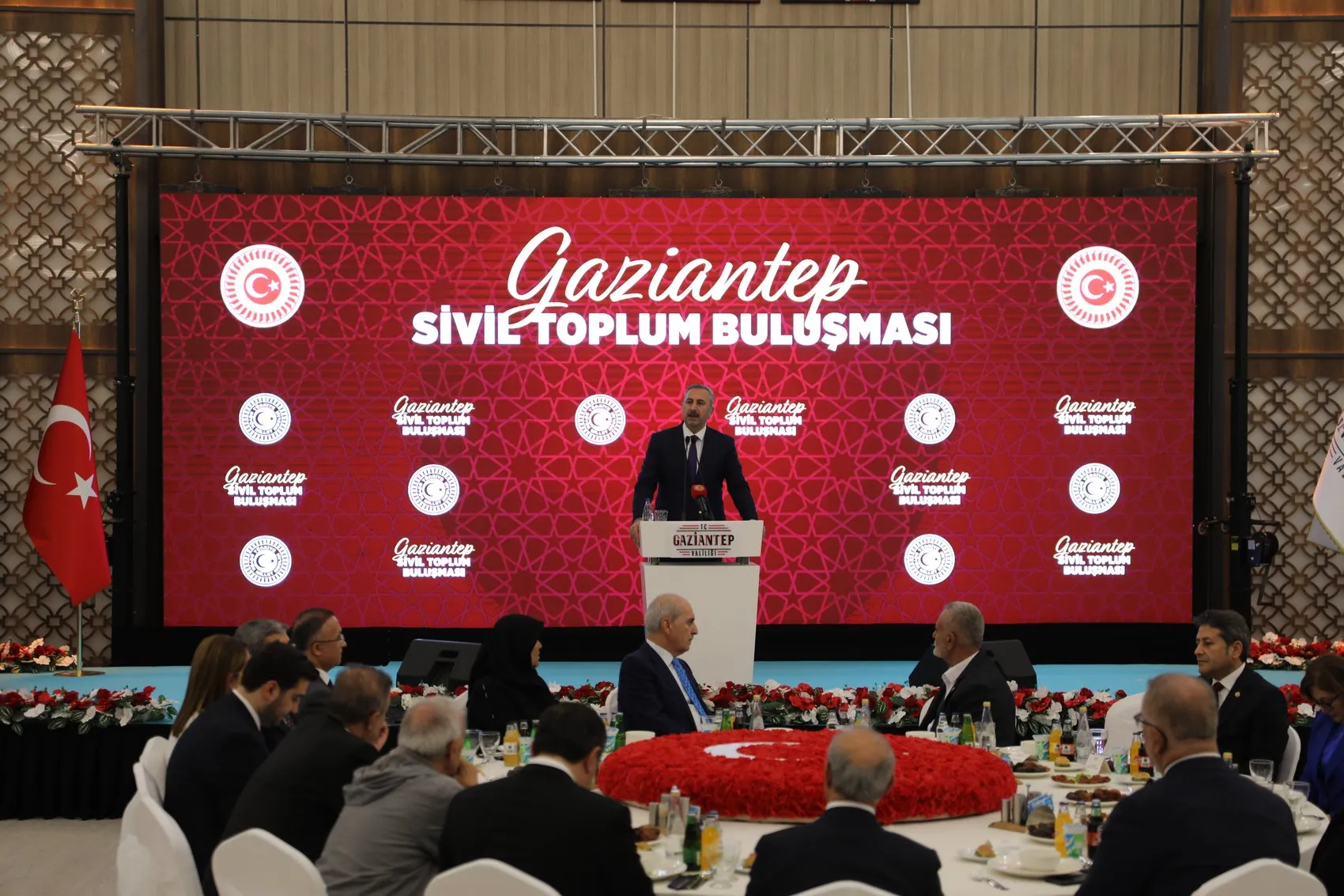 Numan Kurtulmuş'tan tarihi çağrı: 2 trilyon dolarlık kayba son veriyoruz