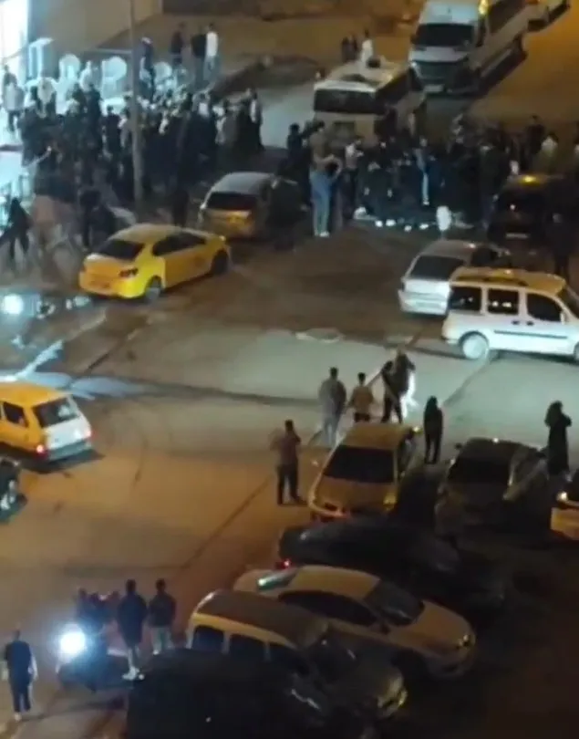 Mutlulukla Başlayan Gece Kabusa Döndü: Nişan Töreninde Sandalyeler Havada Uçuştu