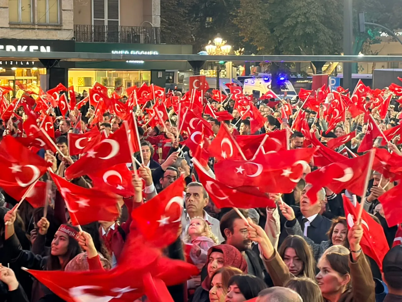 Makamlar Gelip Geçici, Asıl Olan Milletin Emaneti: Mansur Yavaş'tan Cumhuriyet Mesajı