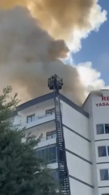 Diyarbakır'da korku dolu anlar: Çatı katında mahsur kalanlar son anda kurtarıldı