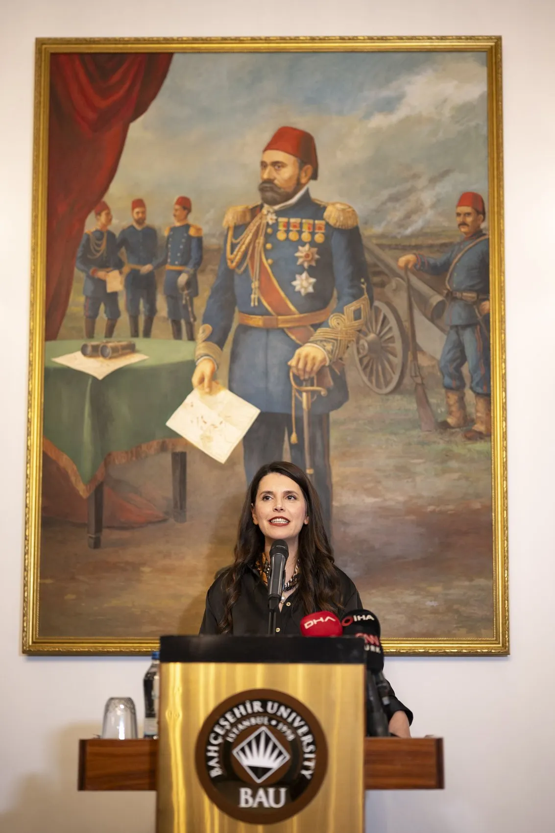 İstanbul'un ruhu suyun yüzeyinde canlandı: Ebru sanatının yaşayan hazinesi Gazi Osman Paşa Yalısı'nda