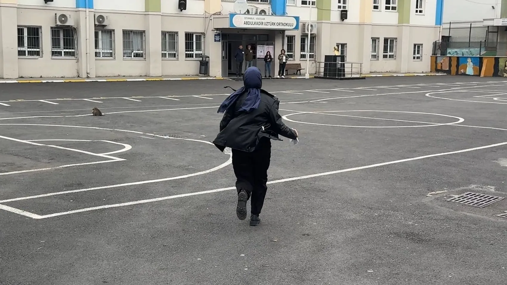 Sınav heyecanı hüsranla bitti: Yanlış binaya gitti, kapı yüzüne kapandı